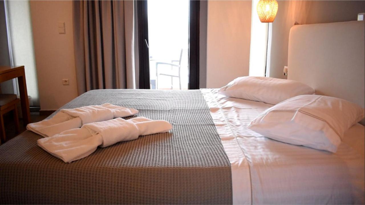 Trizonia Bay Hotel Exterior foto
